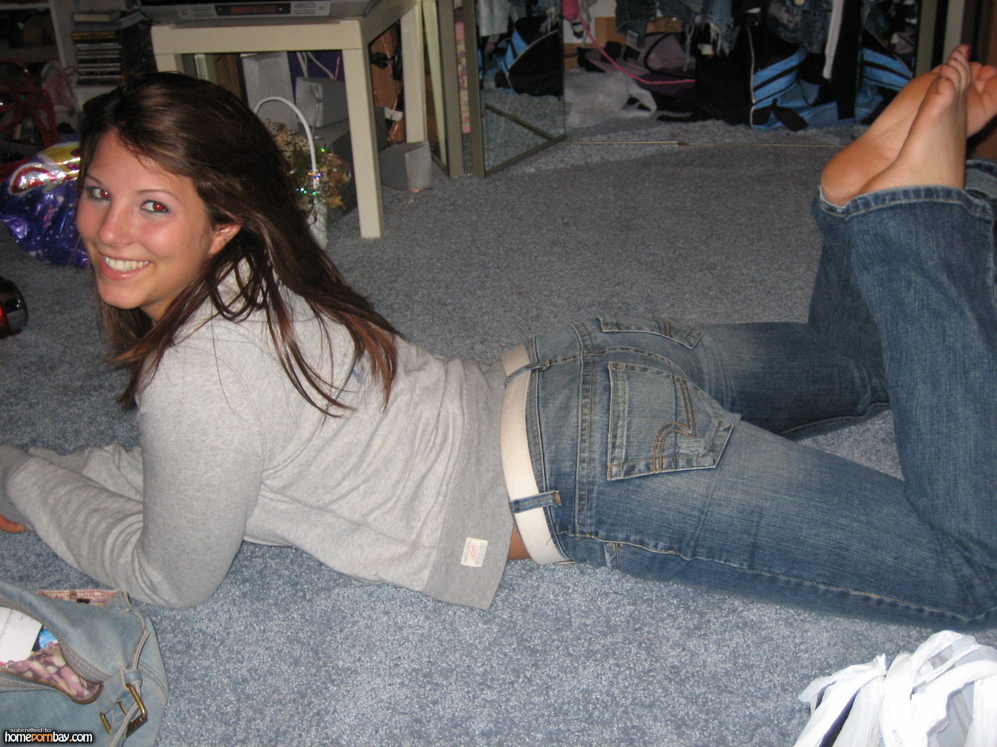 2048px x 1536px - Amateur Teen Brunette Girlfriend Wearing Jeans - Image Gallery #391715