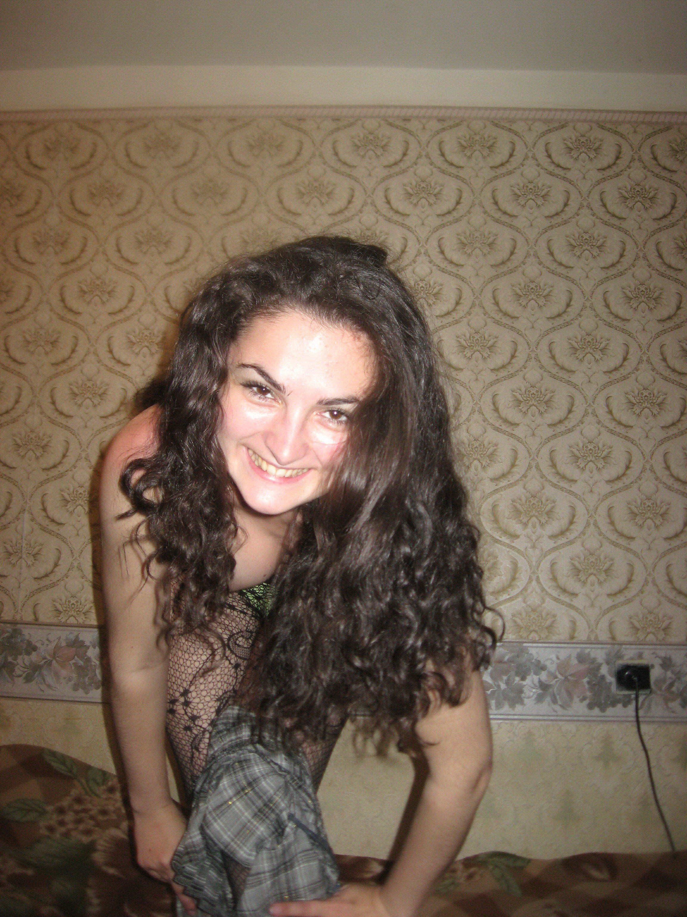 imagefap young imagesize:2304x3072 Amateur Brunette Girlfriend with Armpits Wearing Plaid Skirt in Bed - TGP  gallery #383606