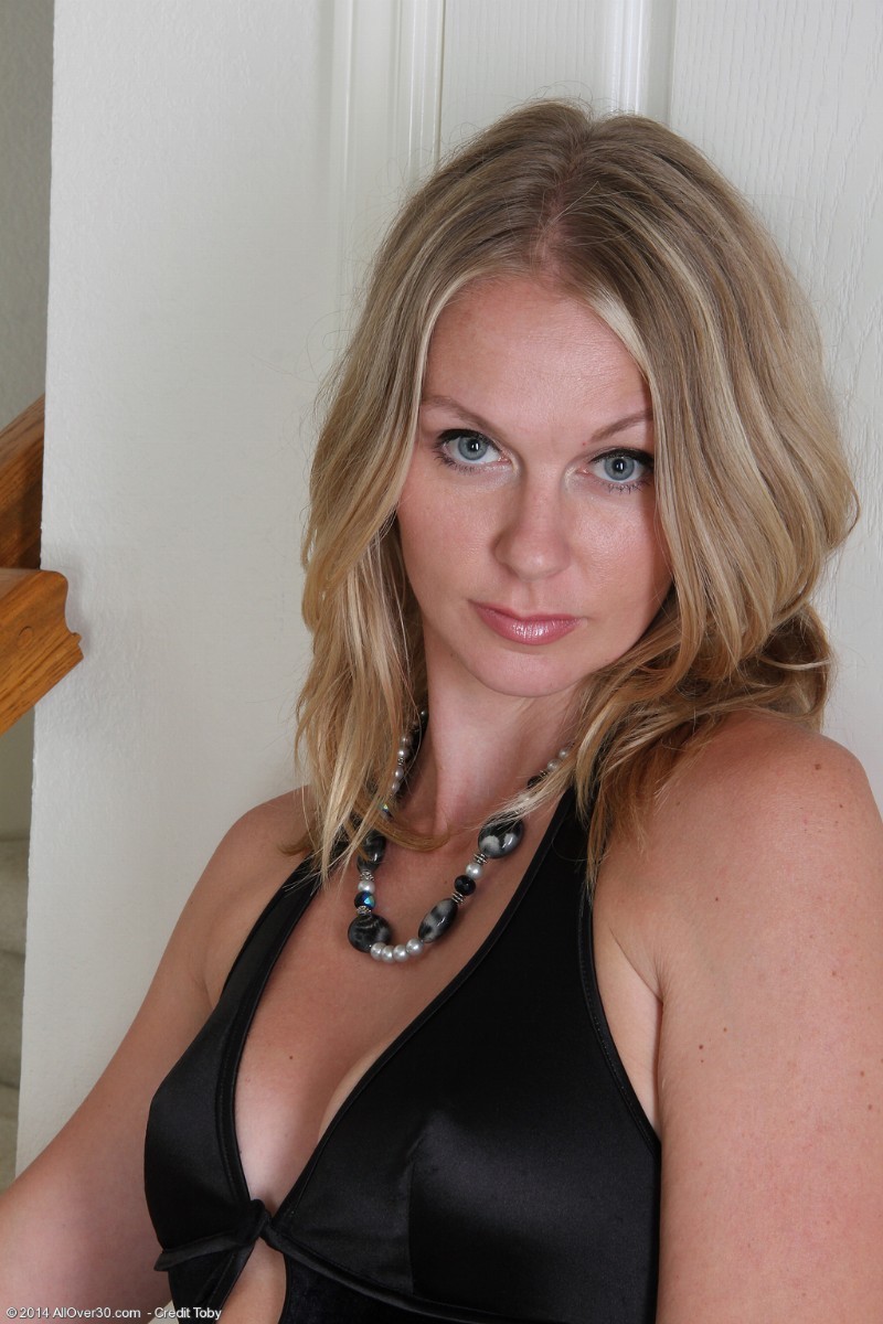 Mature Shaved Skinny Blonde MILF Lara Elaine with Small Tits - Image  Gallery #350513