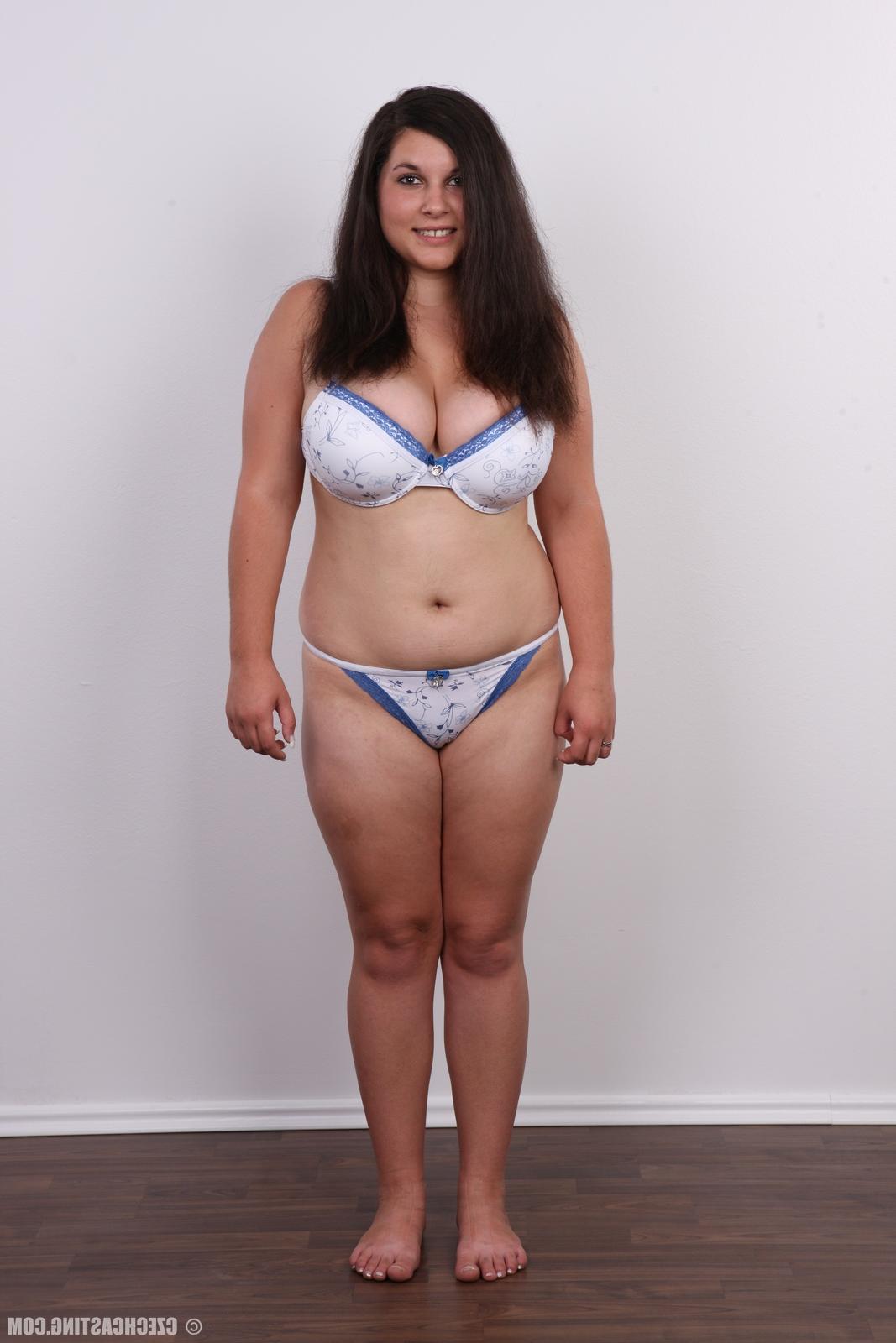 Sara Jey guruhbozliklarni suratga olishni boshlaydi